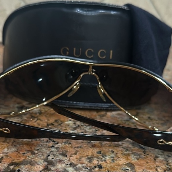 ✨GUCCI Sunglasses with case - Picture 4 of 5